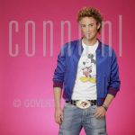 21-01-2004 Charly Luske at studio in Amsterdam, on behalf of musical Love me just a little bit more.

[keywords]Posed, Half Length, Eyecontact, Smiling[/keywords]